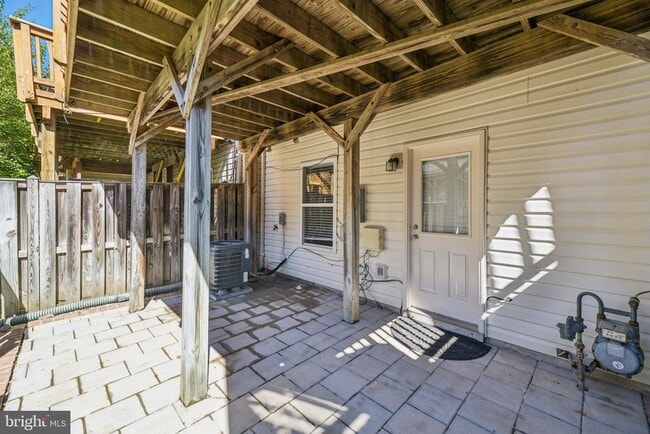 Building Photo - 6330 James Harris Way