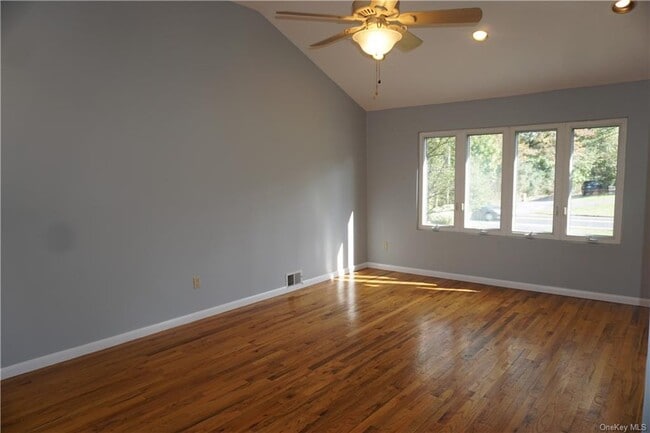 Building Photo - 40 Ludvigh Rd