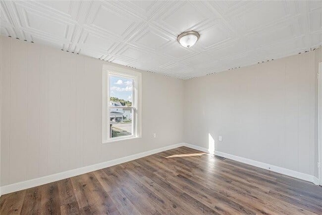 Building Photo - 212 Penn St