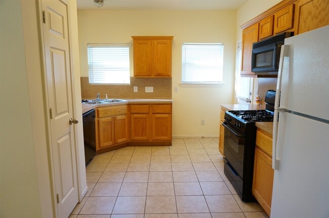 Building Photo - 2514 Hawks Rd