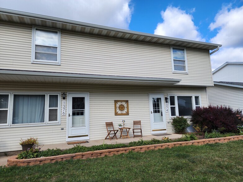 Building Photo - 1376 W Hiawatha Dr