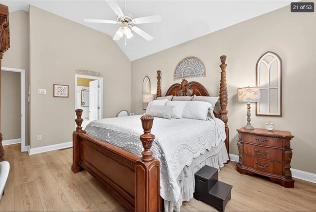 Building Photo - 5 Bed 4 Bath Multi Family House