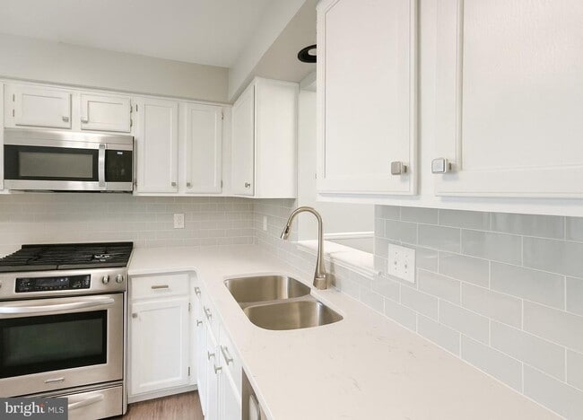 Building Photo - 13820 Rampant Lion Ct