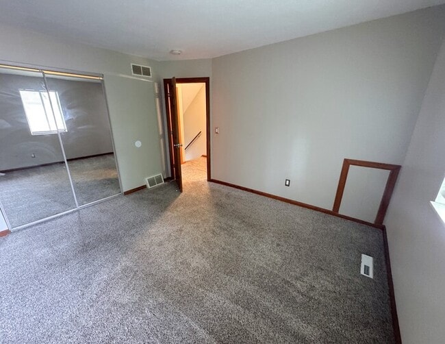 Building Photo - 3090 Highcliff Ct