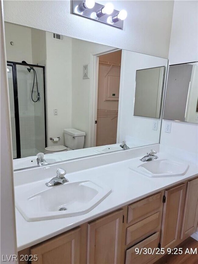 Building Photo - Cozy First-Floor End Unit with Fireplace &...