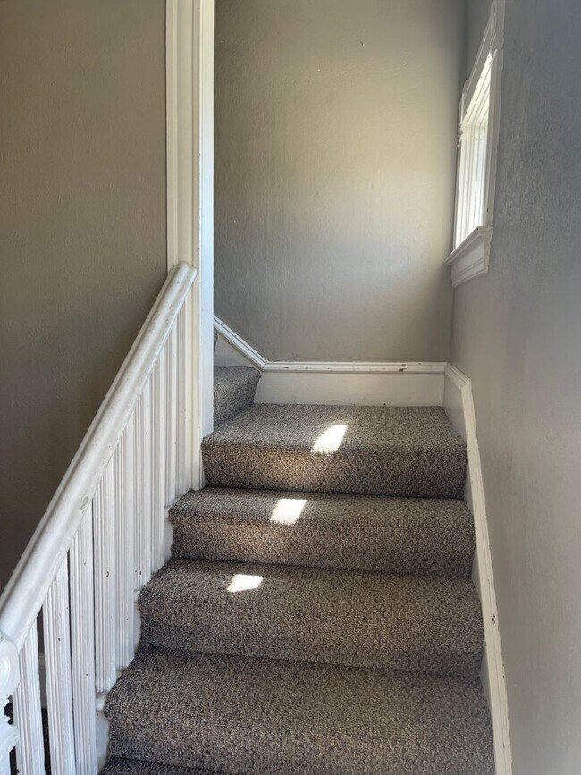 Building Photo - 628 W. Granite-630 1/2