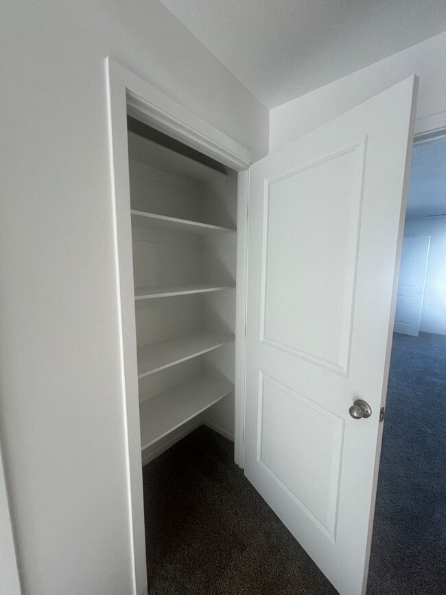 Building Photo - Beautiful spacious 3 bedroom, 2.5 bathroom house located in Cedar City!