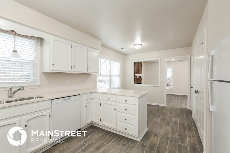 Building Photo - 6805 River Hills Dr