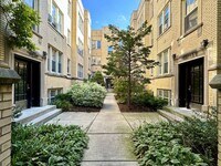 Building Photo - 4311 N Francisco Ave