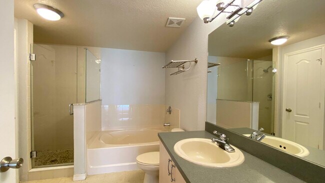 Building Photo - 118 SW Peacock Blvd