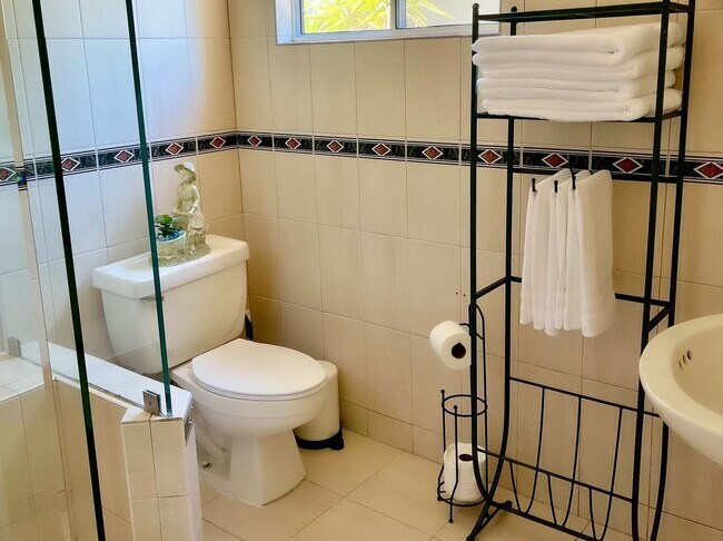 Building Photo - Stunning Woodland Hills Home with Sweeping Views