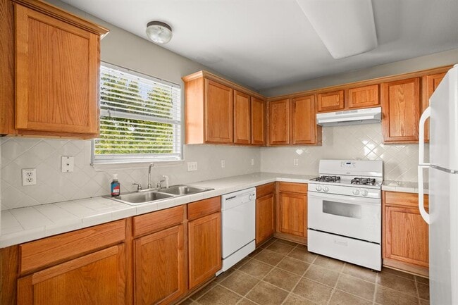 Building Photo - 6220 Perlita Dr