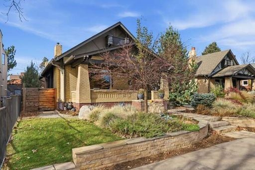 Building Photo - Beautiful 3 Bedroom Craftsman Bungalow Furnished or Unfurnished Available NOW!