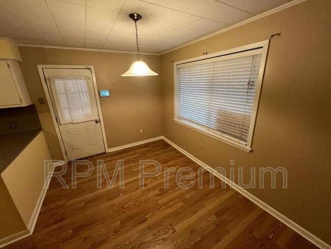 Building Photo - 4143 Nelson St