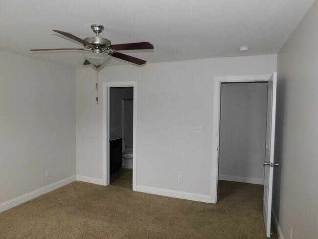 Building Photo - Month to Month Lease