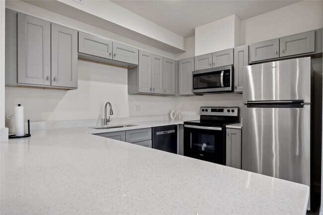 Building Photo - 9129 Brandon St