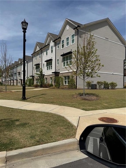 Building Photo - 1204 Ainsworth Alley