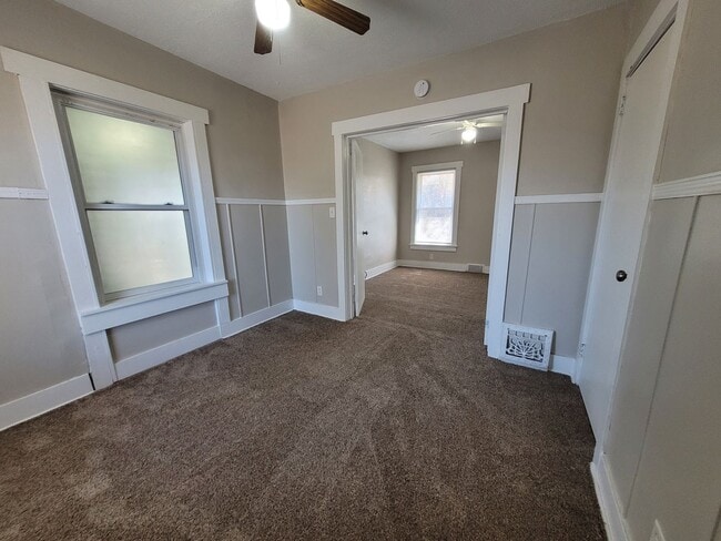 Building Photo - Four bedroom home on Indianola Ave with large yard and two decks!