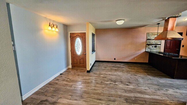 Building Photo - 1042 Lawanda Pl