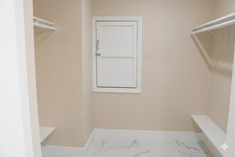 Building Photo - 10323 Bridgeland Ln