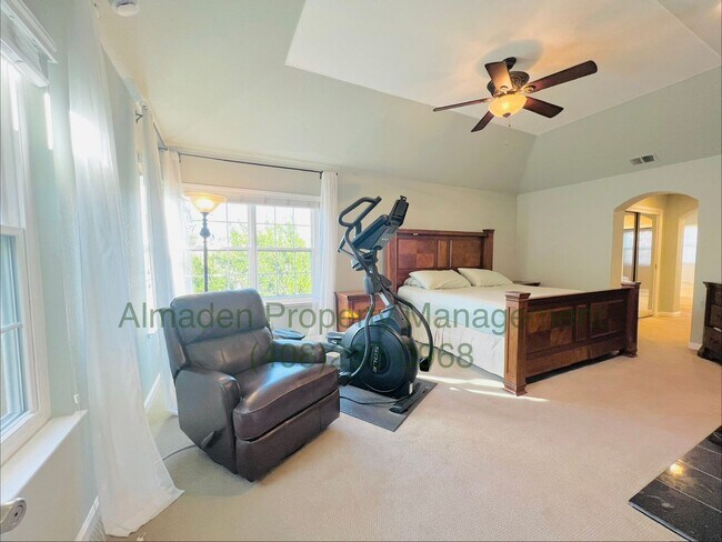 Building Photo - 7000 Sterling Gate Ct