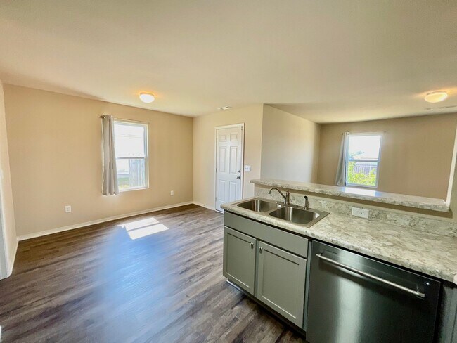 Building Photo - 4401 Olympic Dr