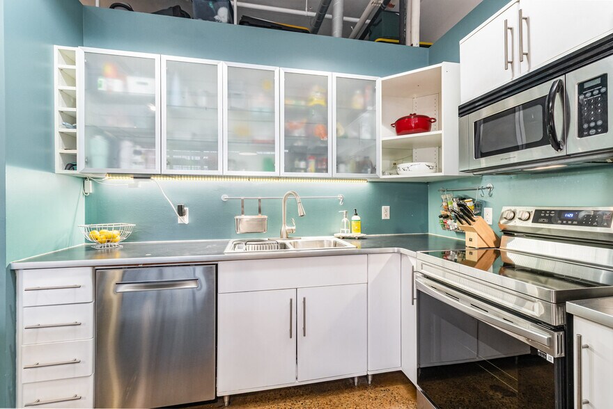 Building Photo - 500 Robert St N