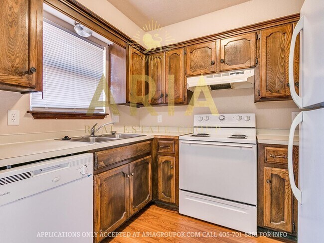 Building Photo - Spacious 2 Bed/1.5 Bath Townhouse in East ...