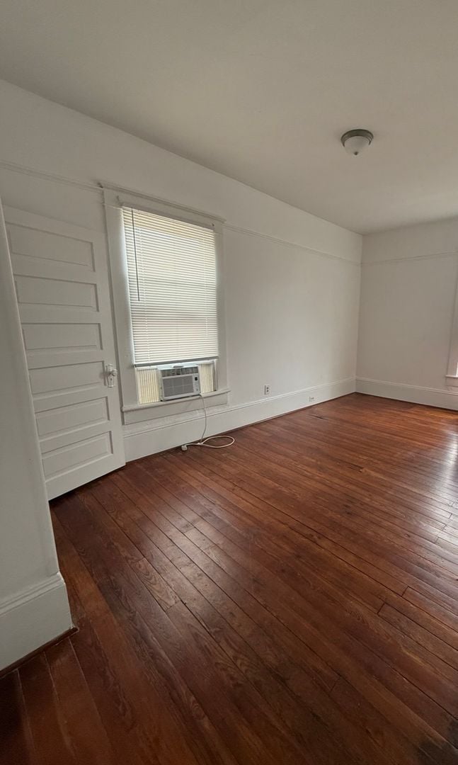 Building Photo - 1412 W 4th St