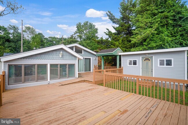 Building Photo - 9 Admiral Dr
