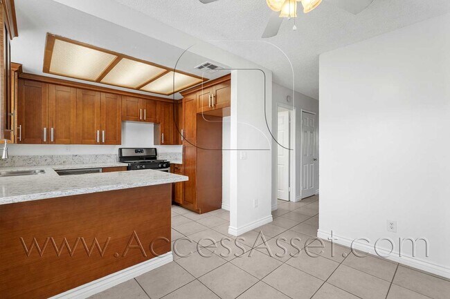 Building Photo - Spacious 2 Bed/2 Bath Home with Private Pa...