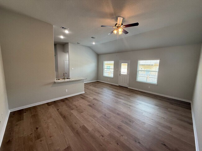 Building Photo - 436-438 Emma Dr