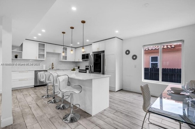 Building Photo - 420 NE 90th St