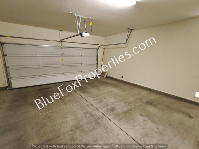 Building Photo - 12855 N Oak Creek Dr