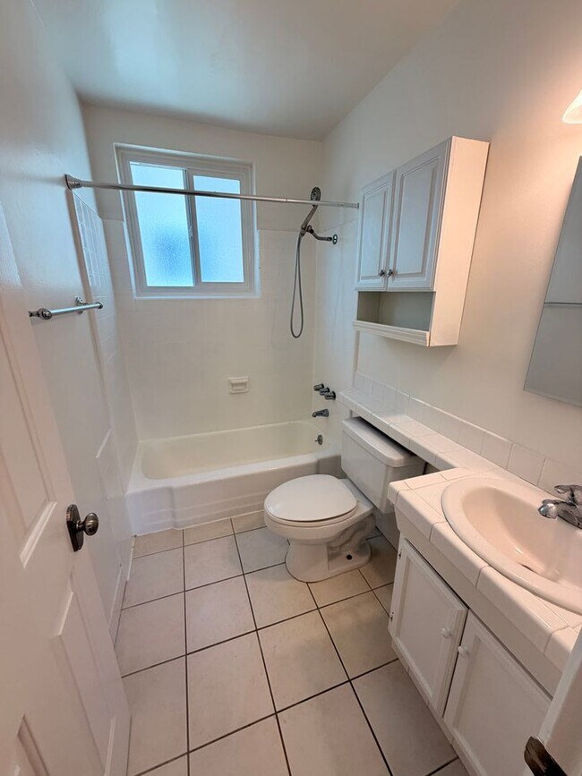 Building Photo - Completely Remodeled 2 Bed, 1 Bath in San Pedro w/ Garage Parking!