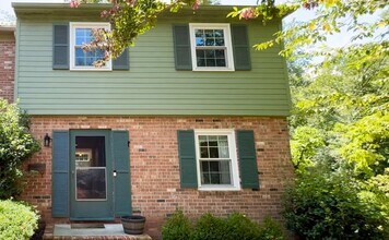 Building Photo - Close to Stonefield Shopping, UVA and walk...