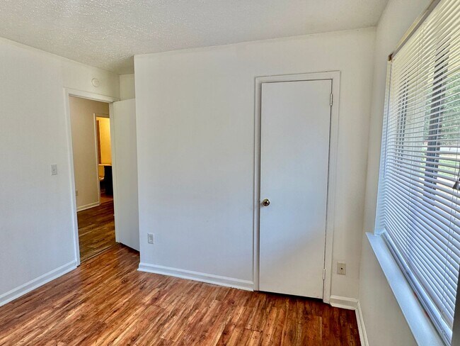 Building Photo - Cozy Meets Spacious: 4BR/2BA with Bonus Den & Patio