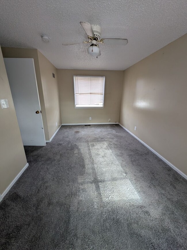 Building Photo - 3 bedrooms 2 bath Garden City