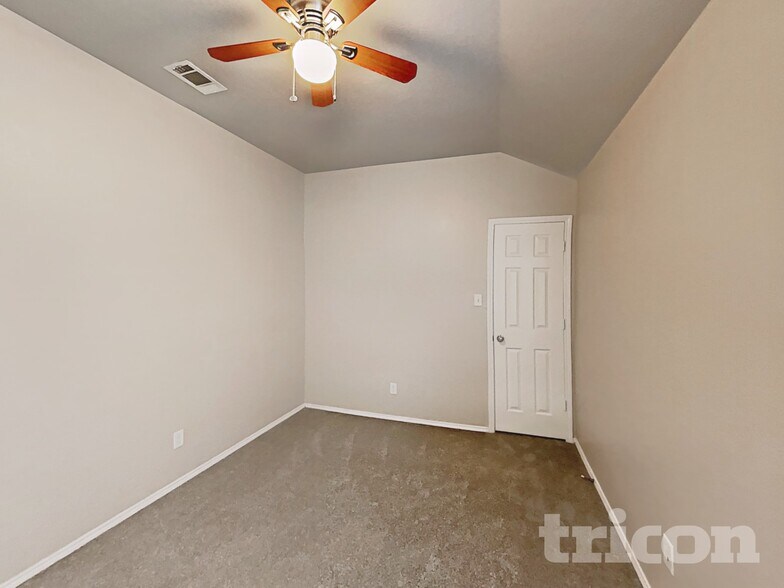 Building Photo - 5733 Parkview Hills Ln