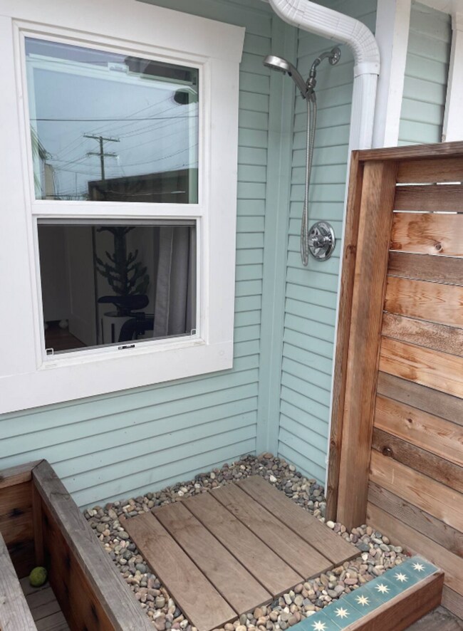 Building Photo - 2 Bedroom Cottage Just Blocks from the Beach in Ocean Beach