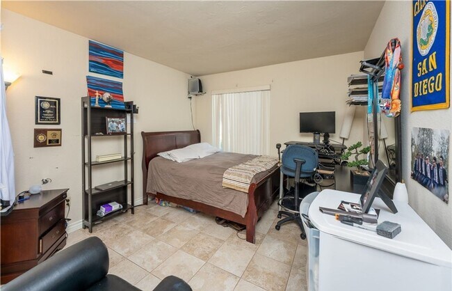 Building Photo - Comfort and Convenience in This Beautiful Mira Mesa Condo