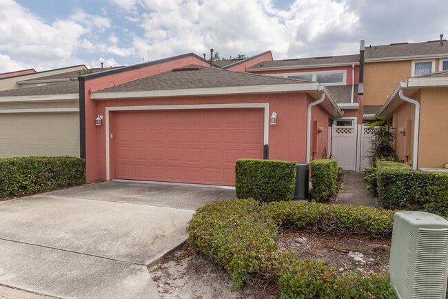 Building Photo - 808 Carlyle Ln