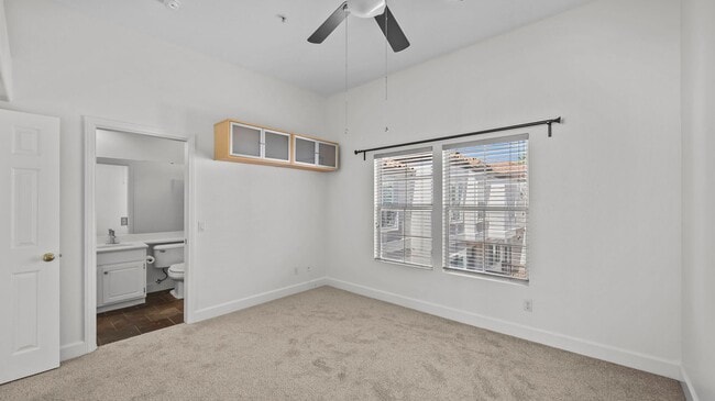 Building Photo - Tri-Level Townhome in Tustin