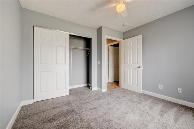 Building Photo - 2 bedroom 2 bath $1229-1319.00/mo***Evansv...