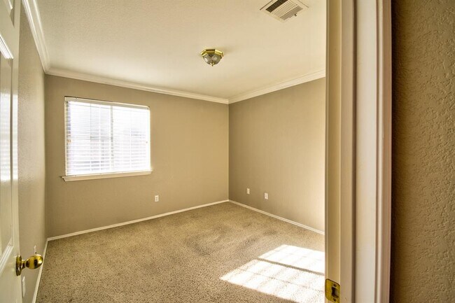 Building Photo - 10700 Beard Ave