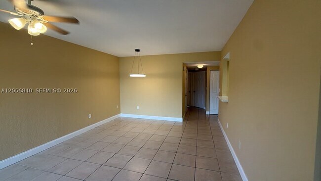 Building Photo - 1133 Golden Lakes Blvd