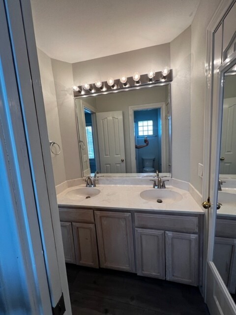 Shared Bath for Rooms 2 and 3 - 201 San Saba St