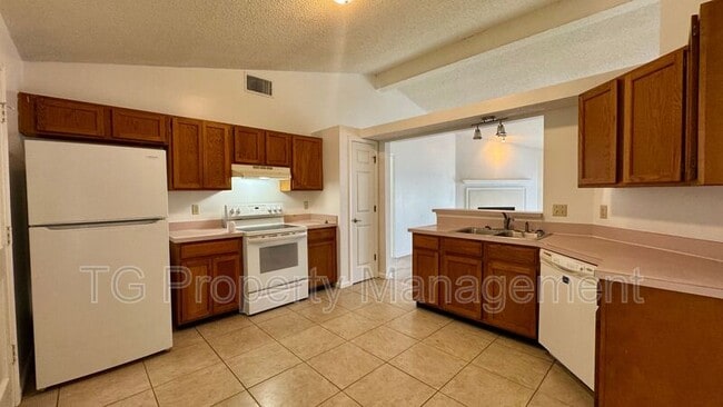 Building Photo - 3696 Barbizon Cir N