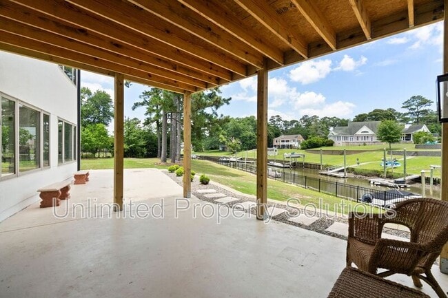 Building Photo - 304 Gull Rd