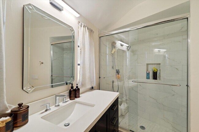 Building Photo - La Canada 4-Bedroom Home | Large Lot, Updated Kitchen, EV Charger